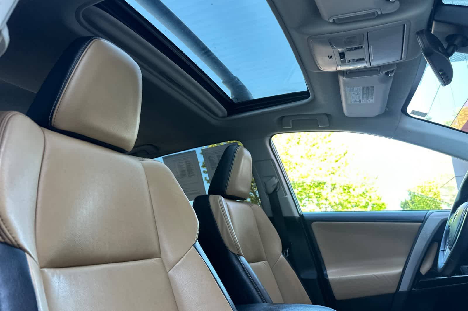 Thumbnail: 2016 Toyota RAV4 - 18