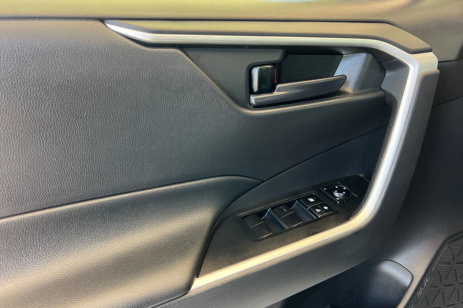 Thumbnail: 2021 Toyota RAV4 - 12
