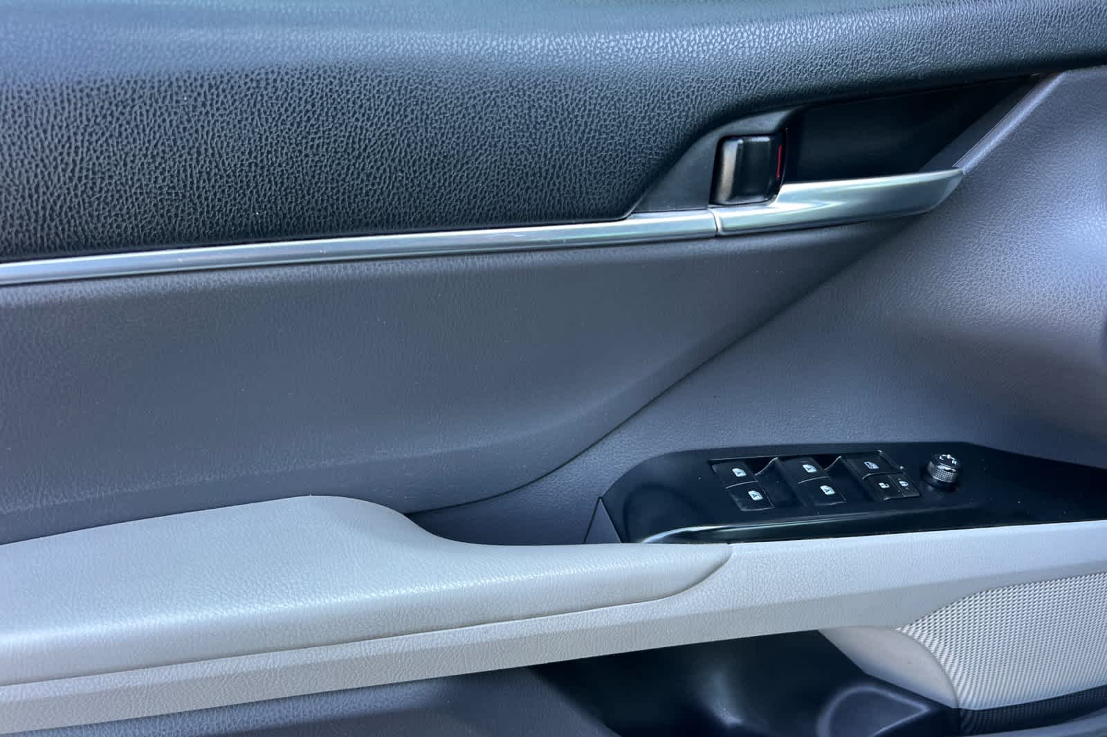 Thumbnail: 2018 Toyota Camry - 12