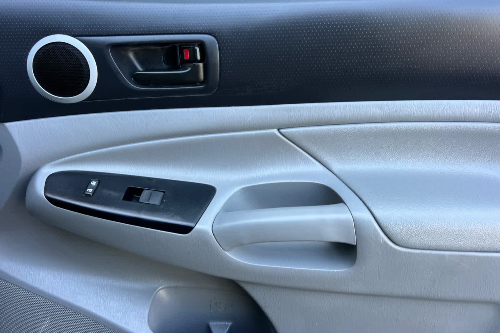 Thumbnail: 2015 Toyota Tacoma - 16