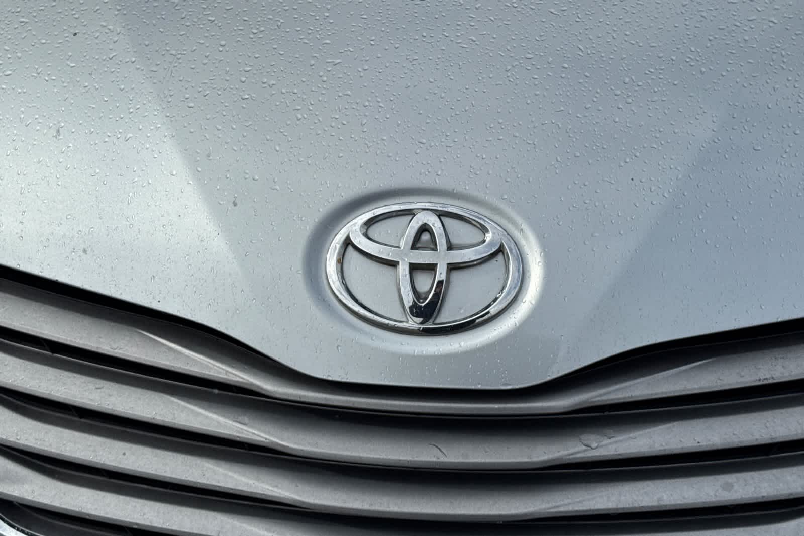 Thumbnail: 2011 Toyota Sienna - 10