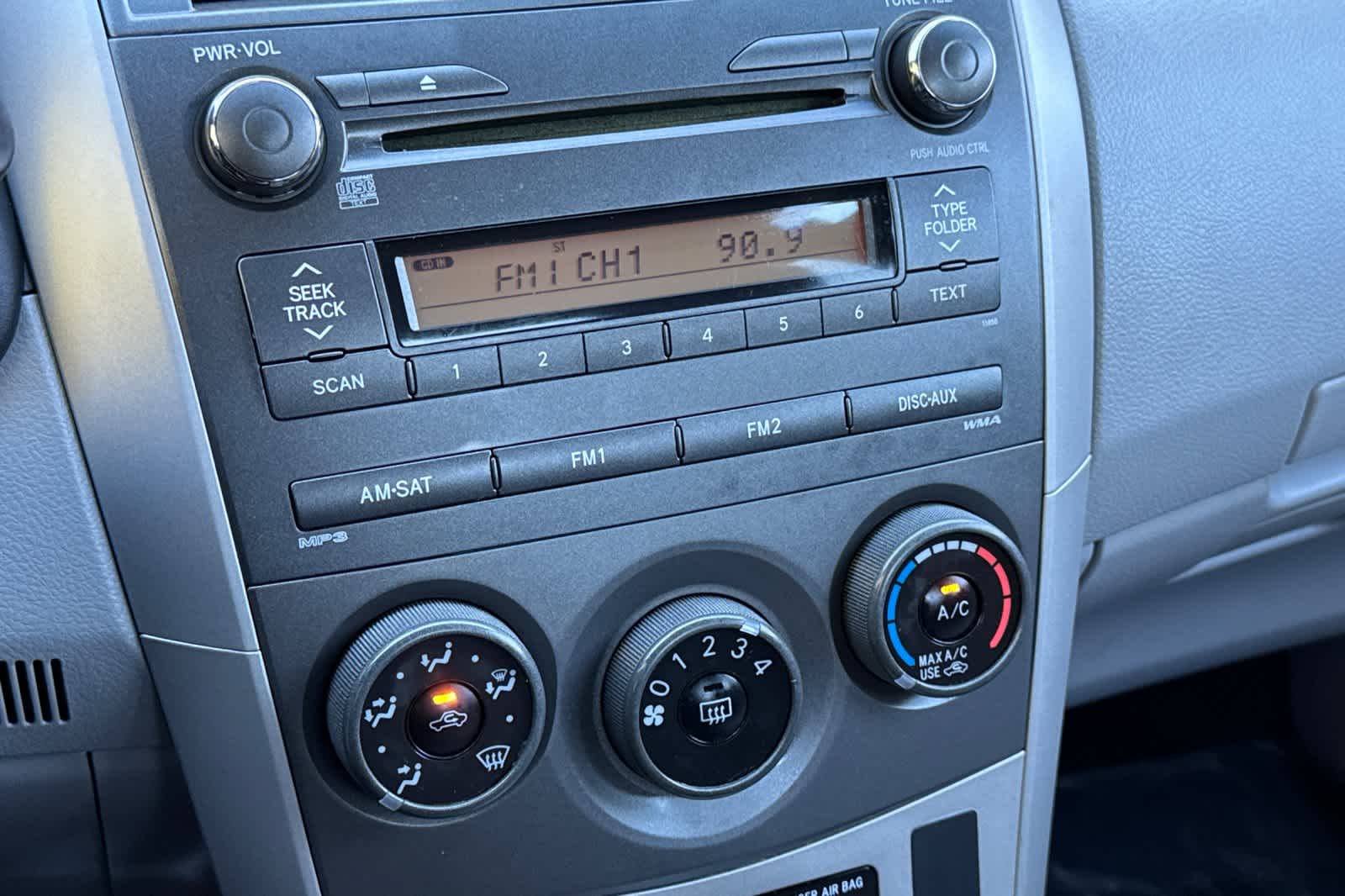 Thumbnail: 2011 Toyota Corolla - 19