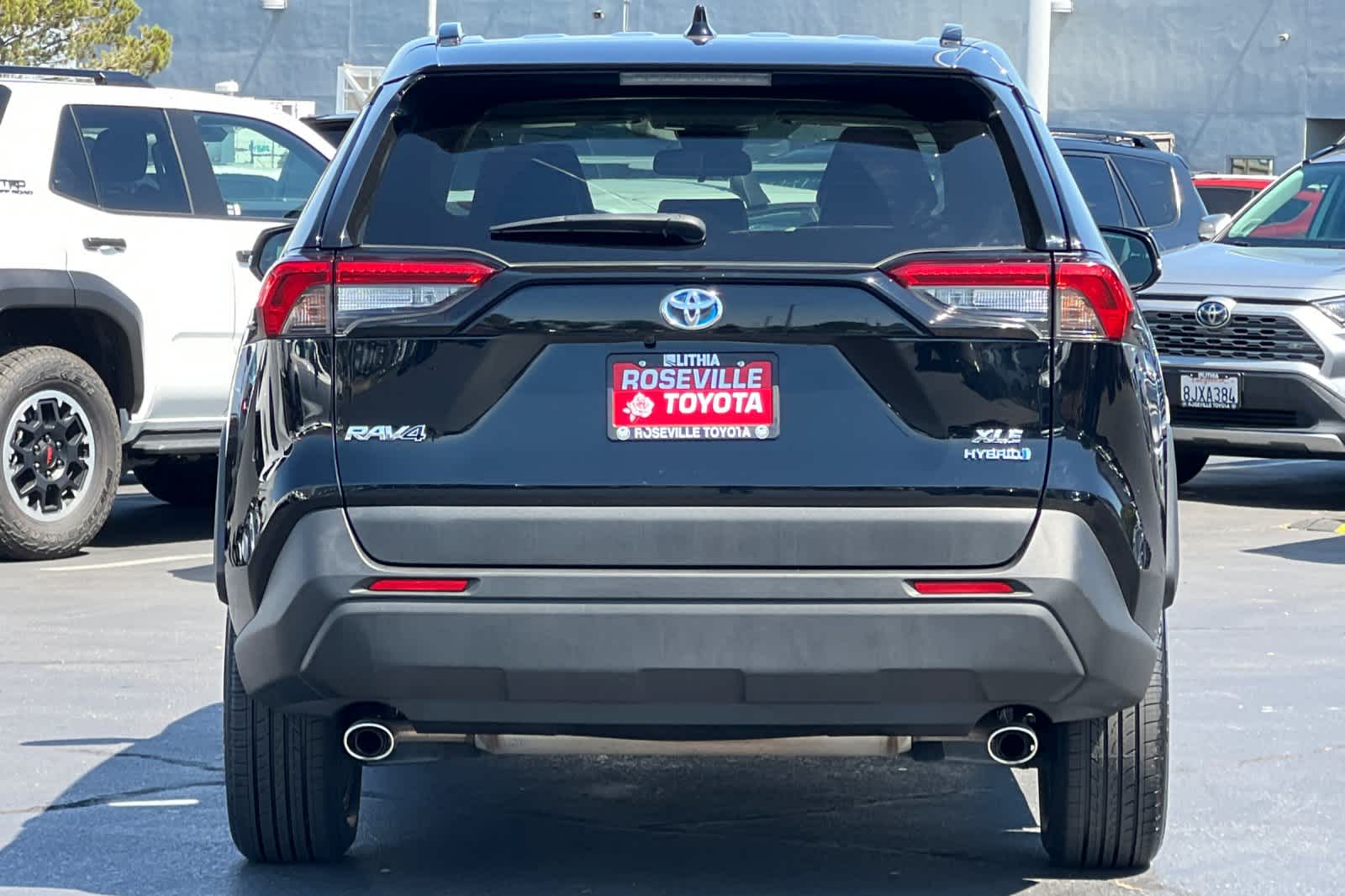 Thumbnail: 2022 Toyota RAV4 - 8