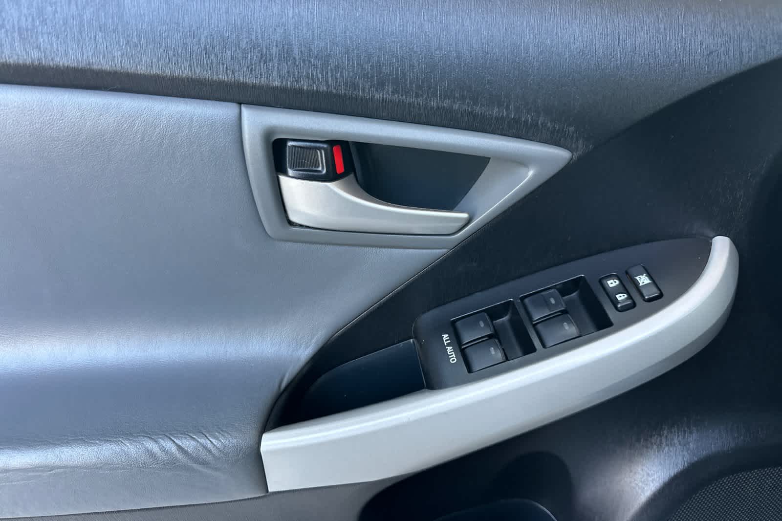 Thumbnail: 2012 Toyota Prius - 12