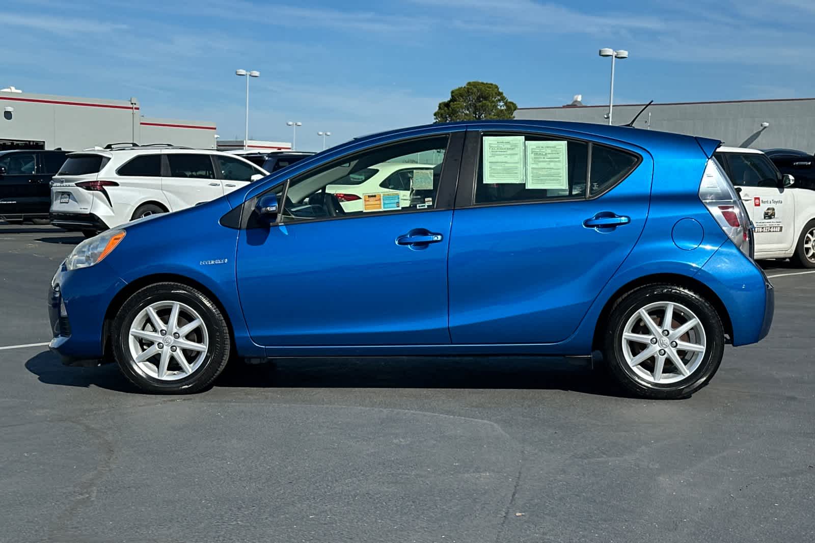 Thumbnail: 2012 Toyota Prius c - 9
