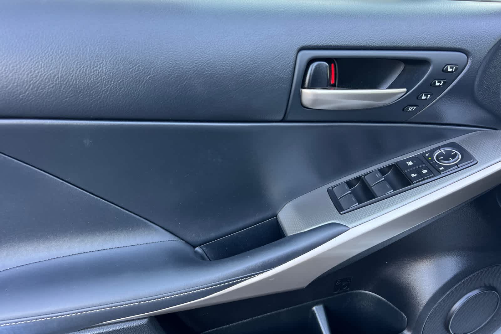 Thumbnail: 2018 Lexus IS - 12