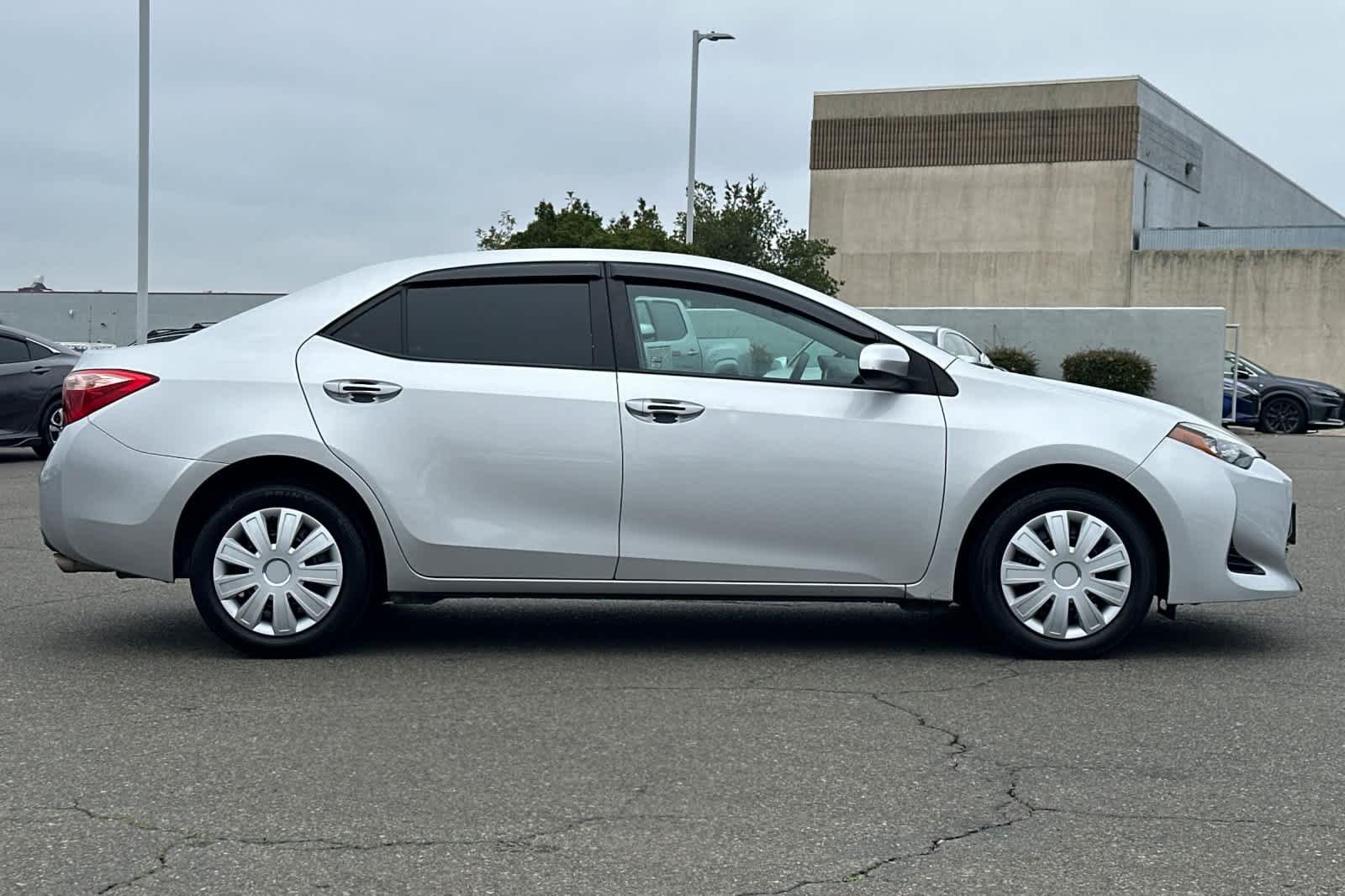 Thumbnail: 2017 Toyota Corolla - 6