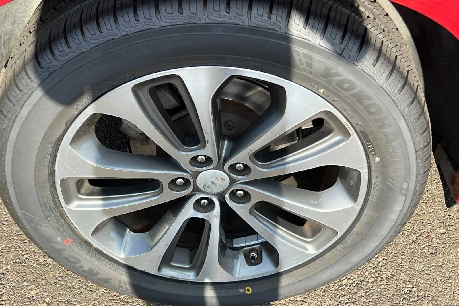 Thumbnail: 2015 Kia Sorento - 14