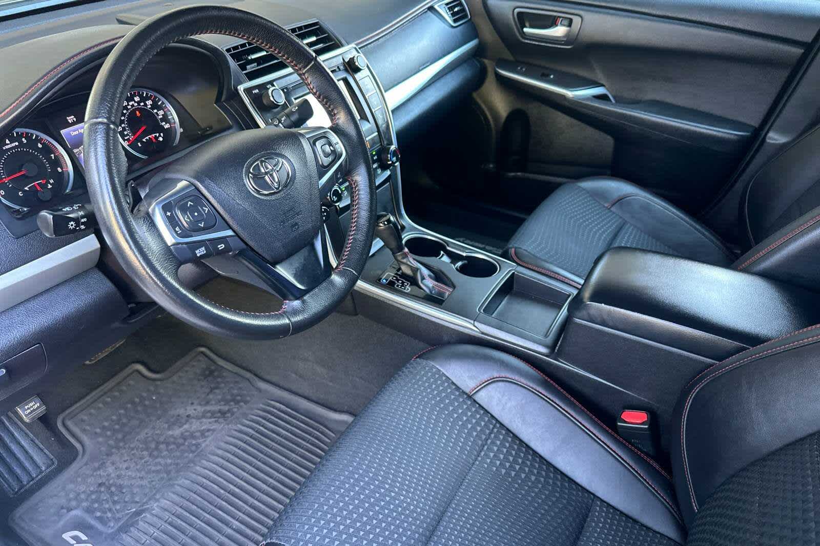 Thumbnail: 2015 Toyota Camry - 11