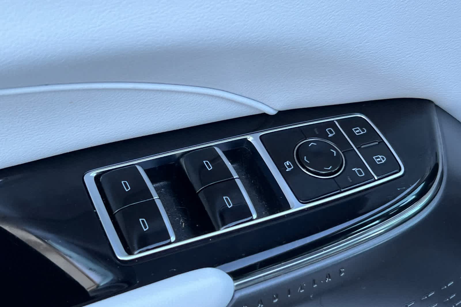 Thumbnail: 2024 Cadillac Lyriq - 13