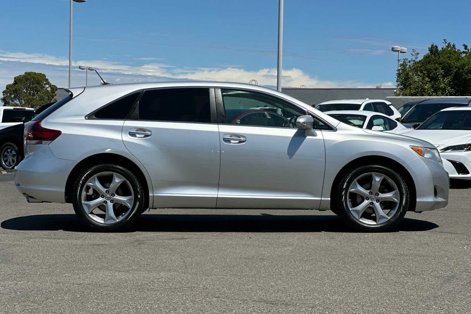 Thumbnail: 2013 Toyota Venza - 6