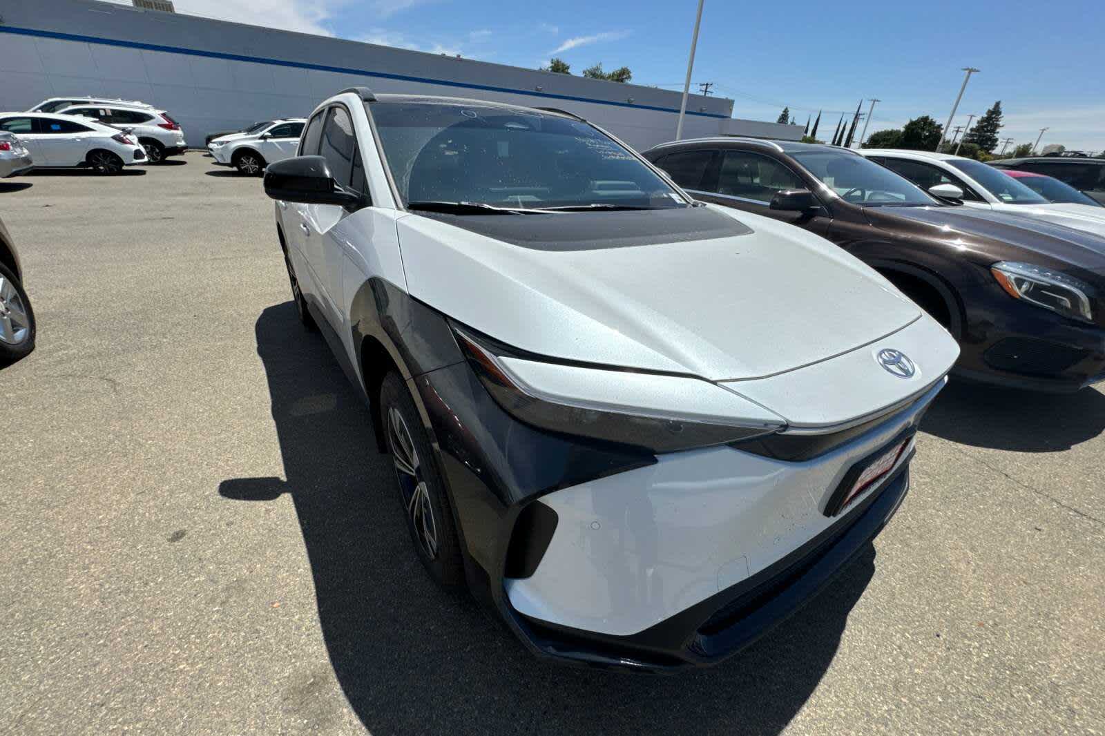 Thumbnail: 2024 Toyota bZ4X - 3
