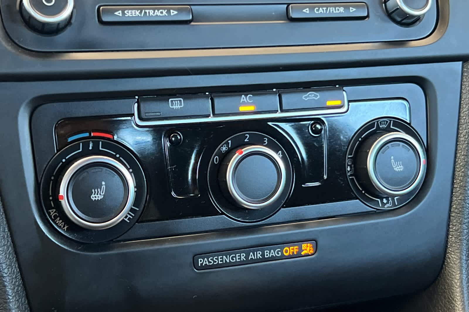 Thumbnail: 2012 Volkswagen Golf - 21