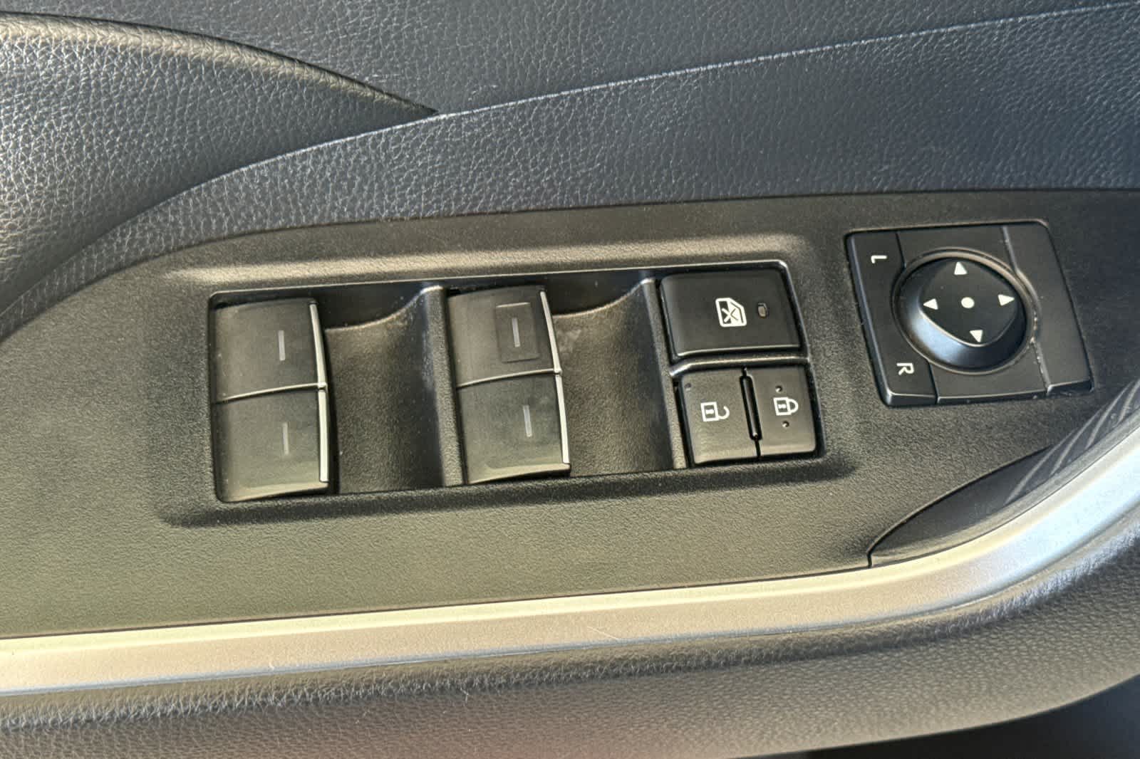 Thumbnail: 2022 Toyota RAV4 - 13