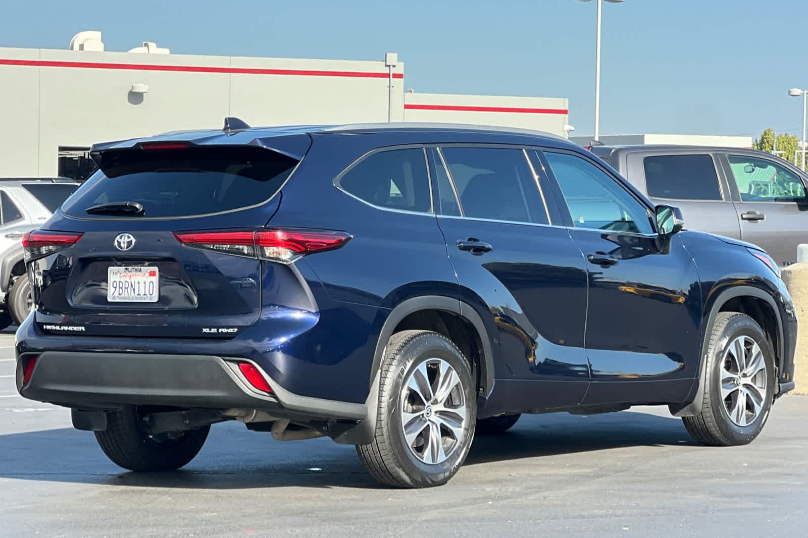 Thumbnail: 2022 Toyota Highlander - 2