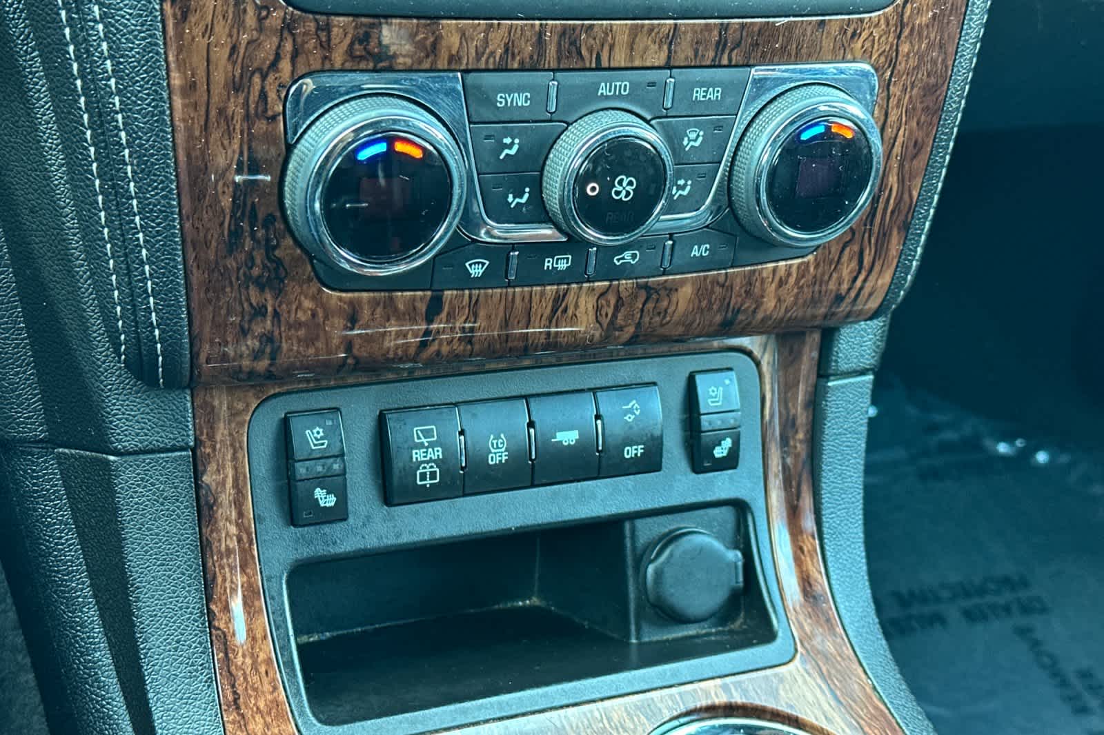 Thumbnail: 2013 Chevrolet Traverse - 23