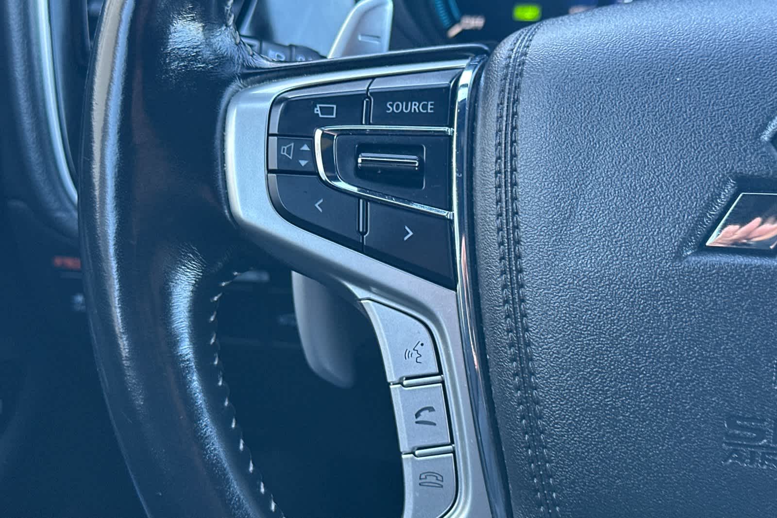 Thumbnail: 2022 Mitsubishi Outlander - 26