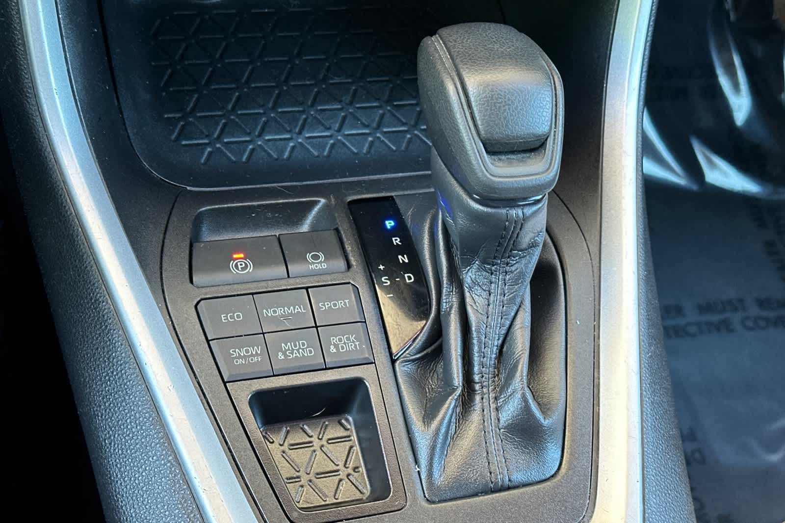 Thumbnail: 2022 Toyota RAV4 - 23