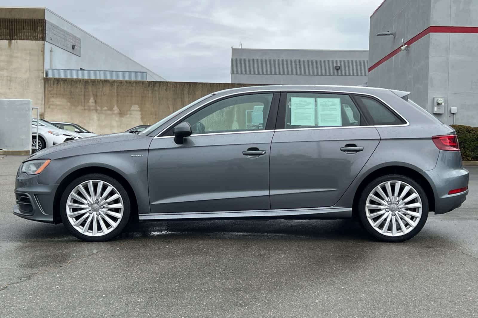 Thumbnail: 2016 Audi A3 e-tron - 9