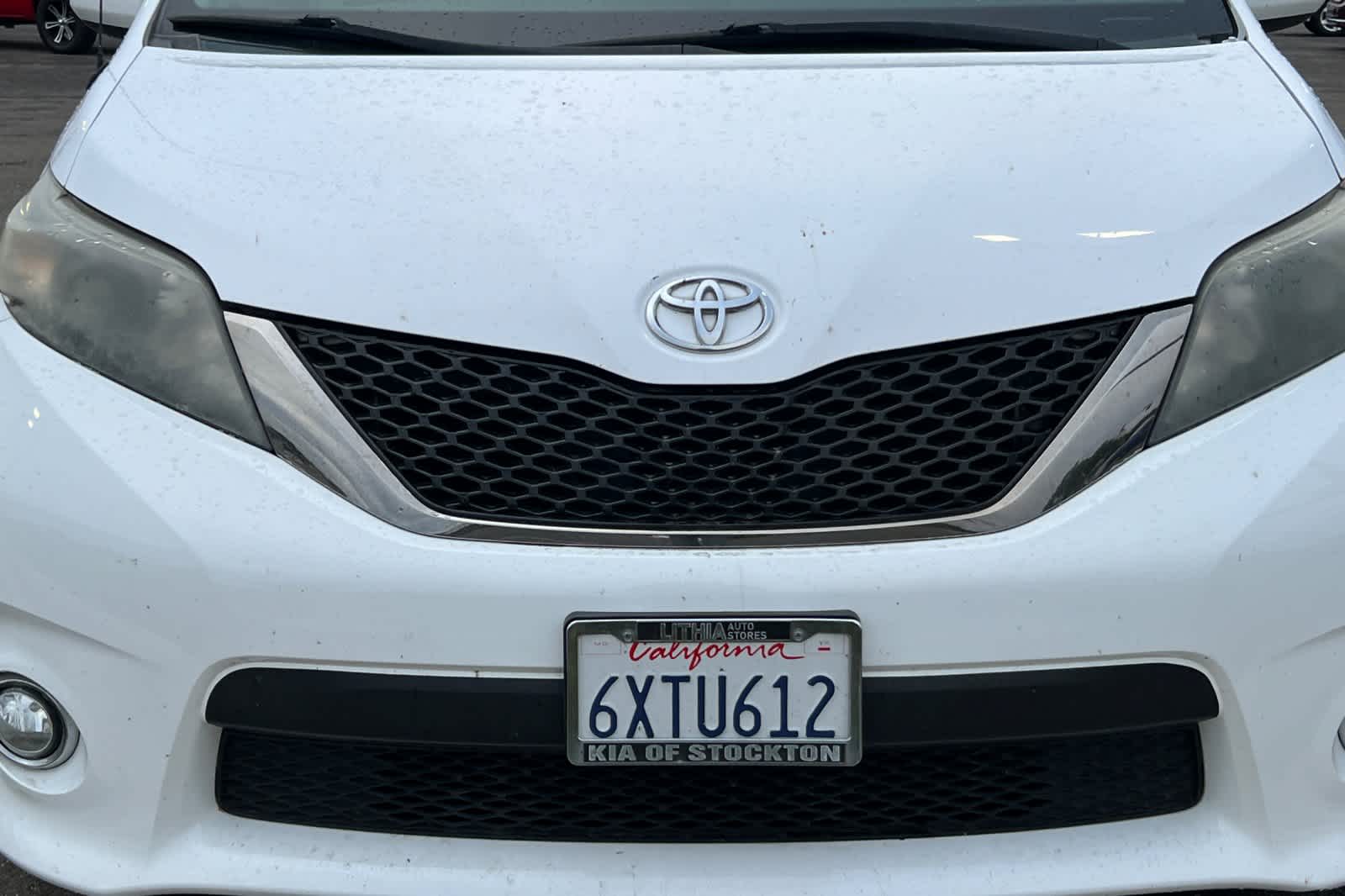 Thumbnail: 2013 Toyota Sienna - 9