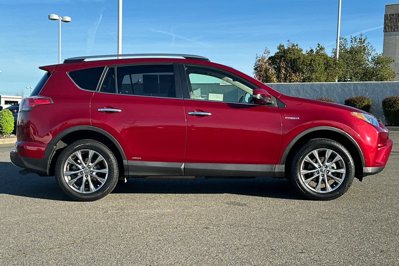 Thumbnail: 2018 Toyota RAV4 - 6