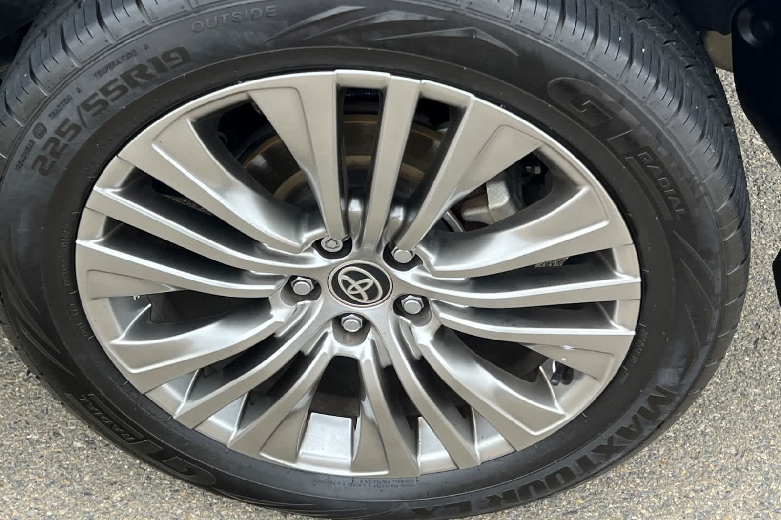 Thumbnail: 2022 Toyota Venza - 18