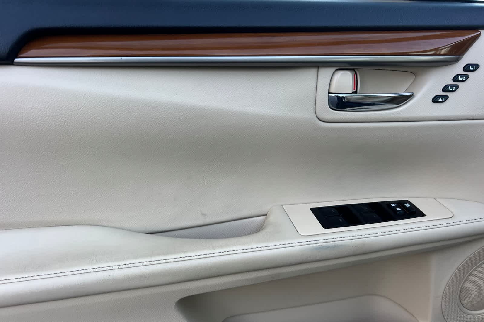 Thumbnail: 2014 Lexus ES - 12