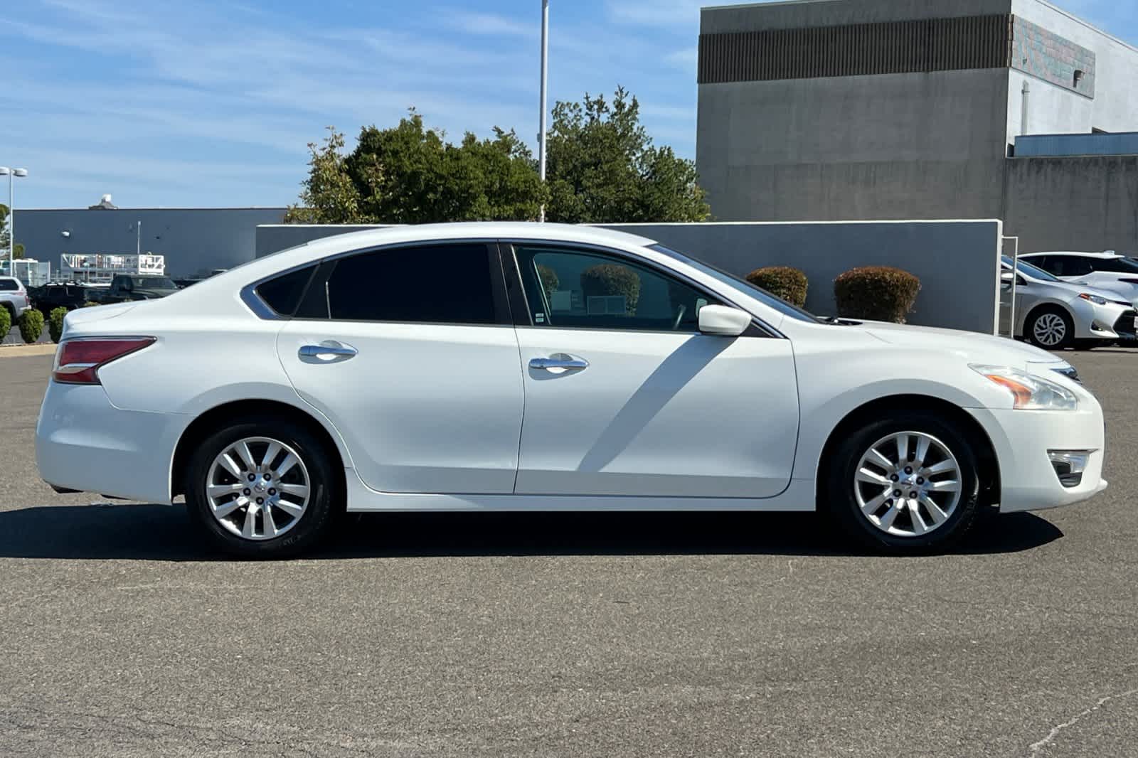 Thumbnail: 2015 Nissan Altima - 6