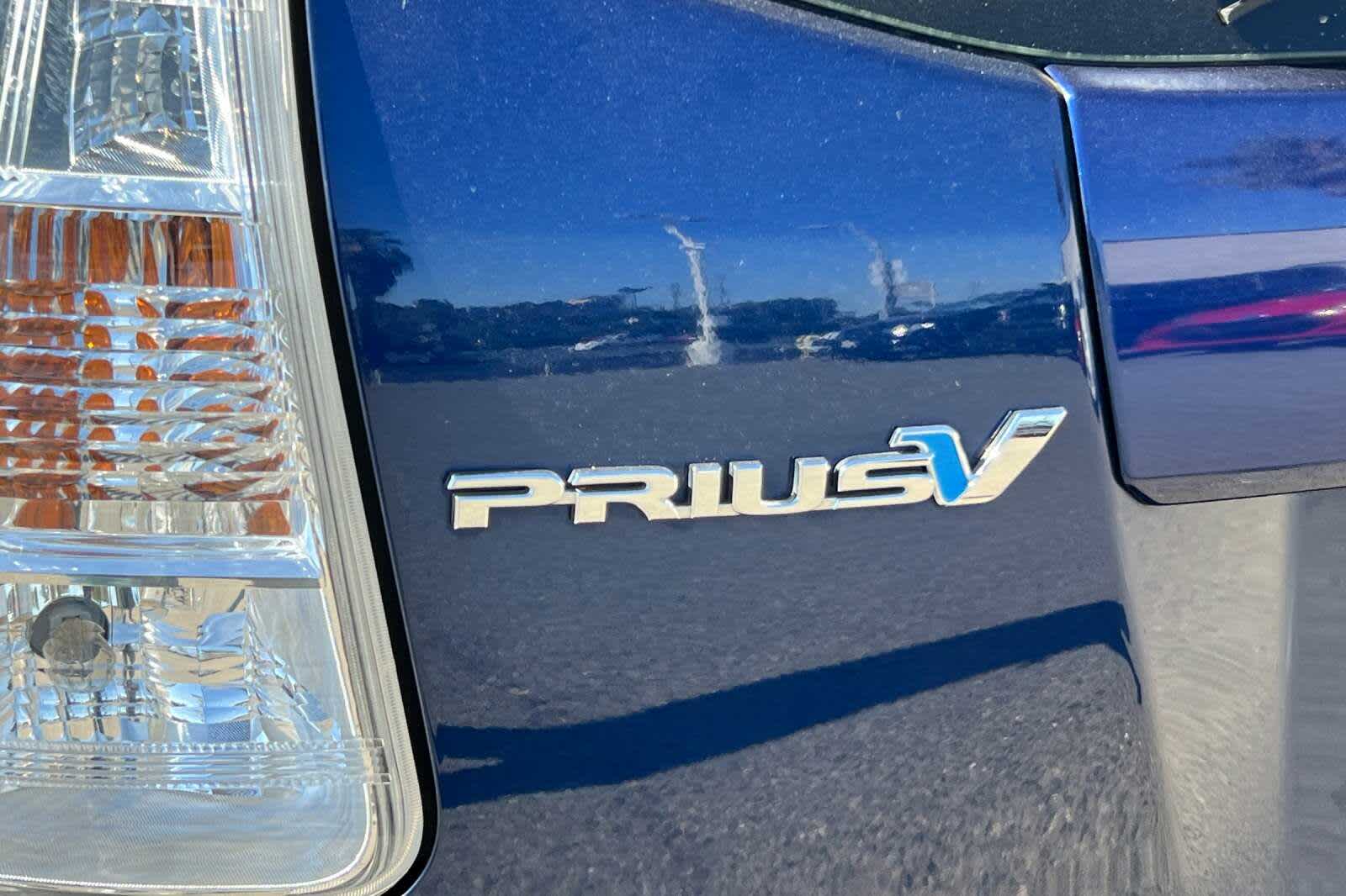 Thumbnail: 2013 Toyota Prius v - 7
