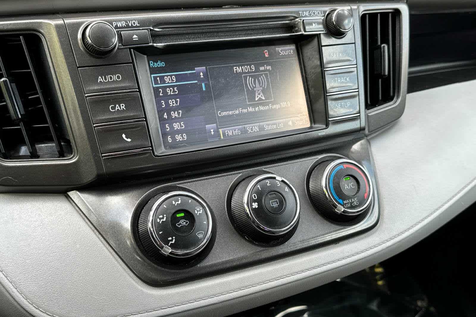 Thumbnail: 2014 Toyota RAV4 - 21
