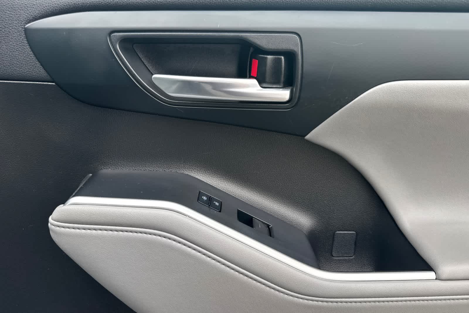 Thumbnail: 2022 Toyota Highlander - 20