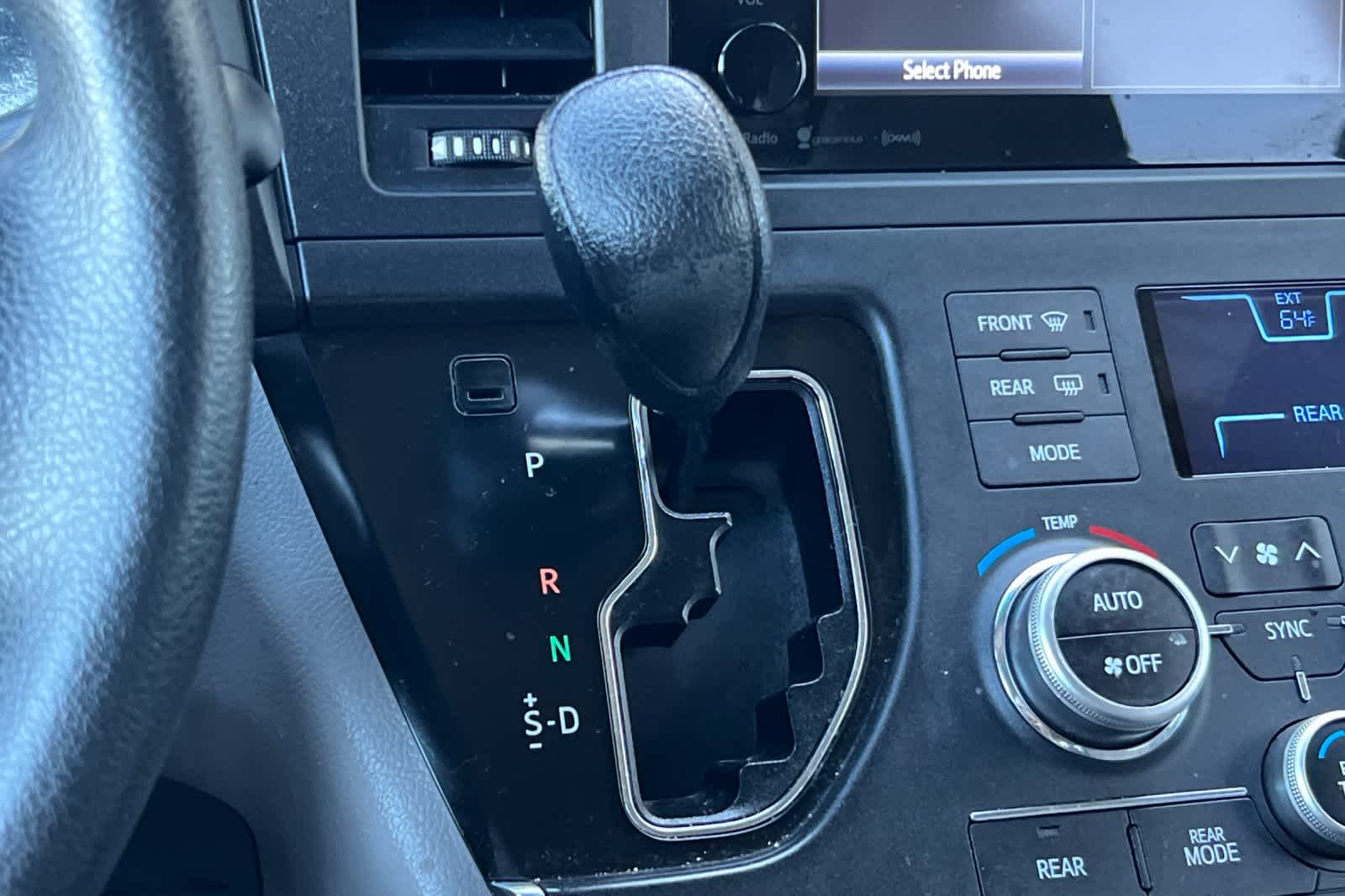 Thumbnail: 2016 Toyota Sienna - 24