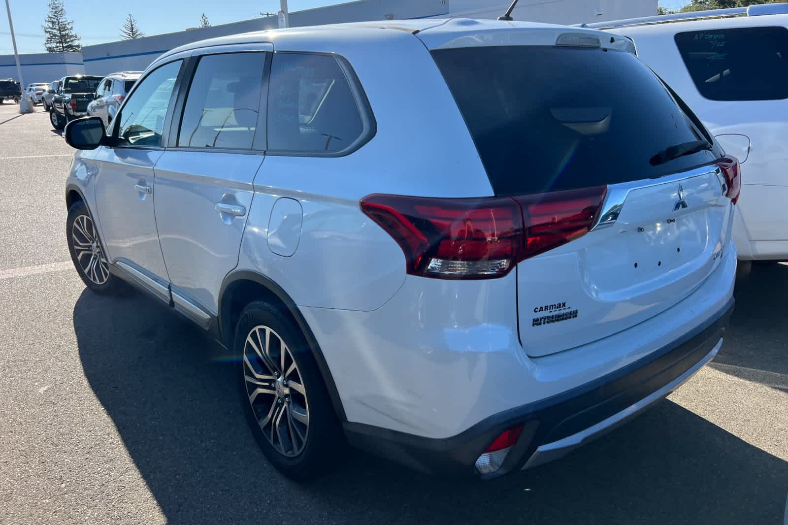 Thumbnail: 2016 Mitsubishi Outlander - 4