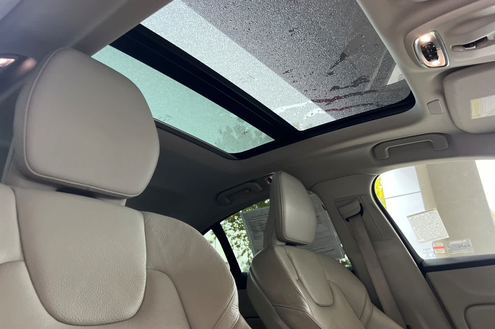 Thumbnail: 2022 Volvo S60 - 16