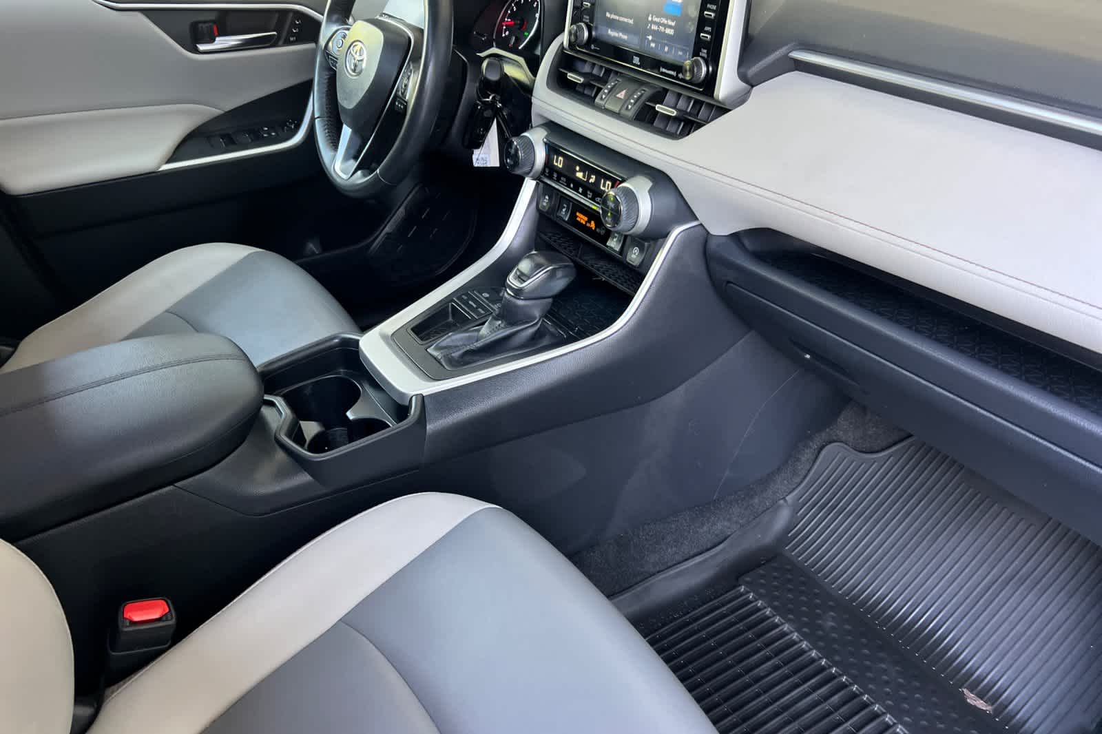 Thumbnail: 2021 Toyota RAV4 - 17