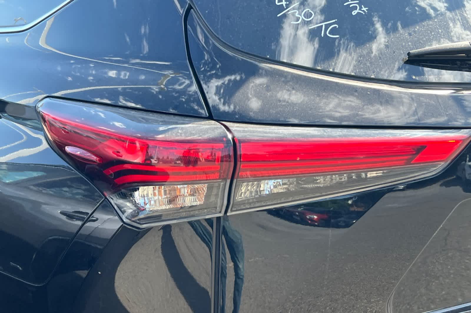 Thumbnail: 2023 Toyota Highlander - 15