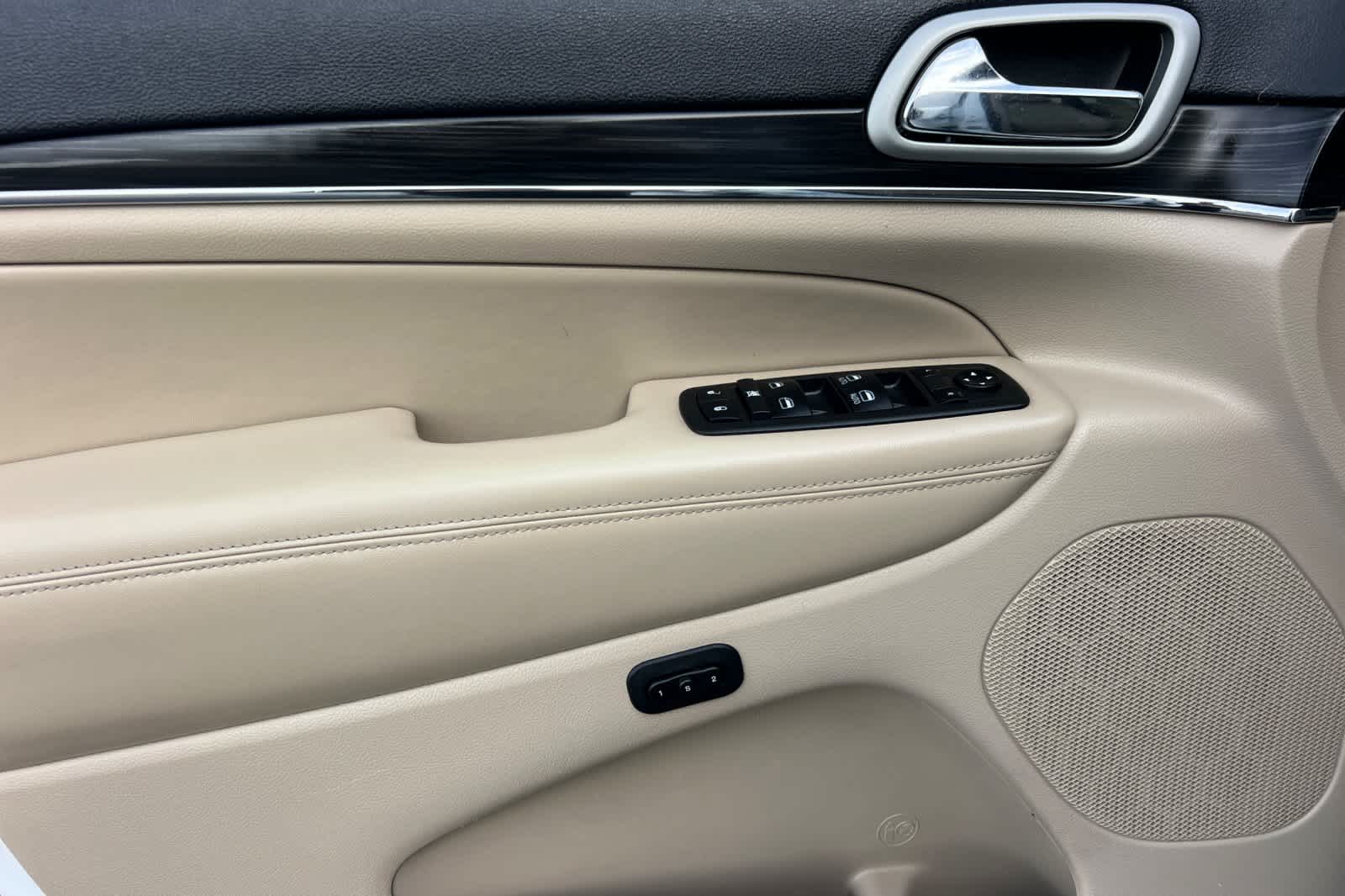 Thumbnail: 2019 Jeep Grand Cherokee - 12