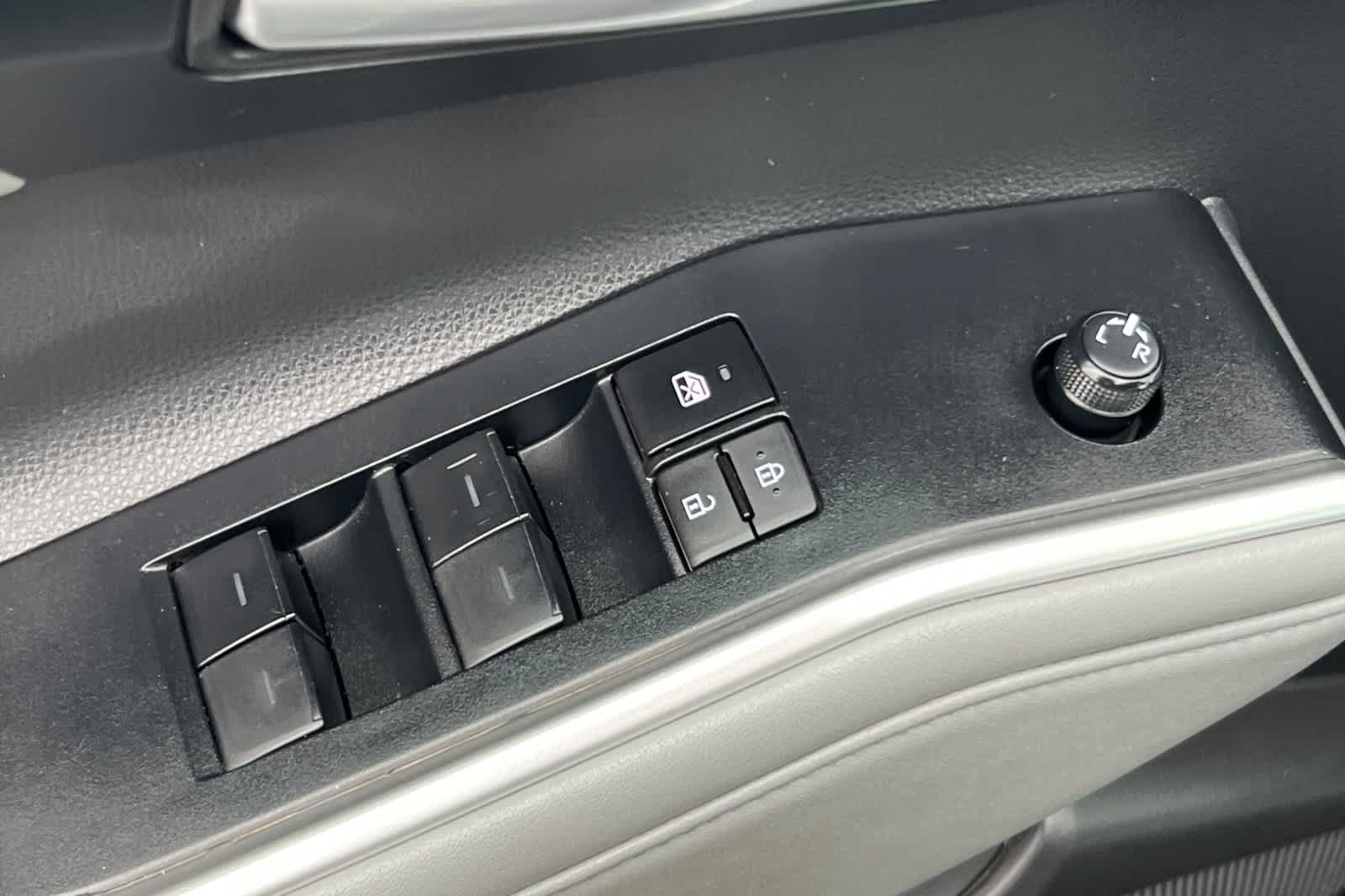 Thumbnail: 2023 Toyota Highlander - 13