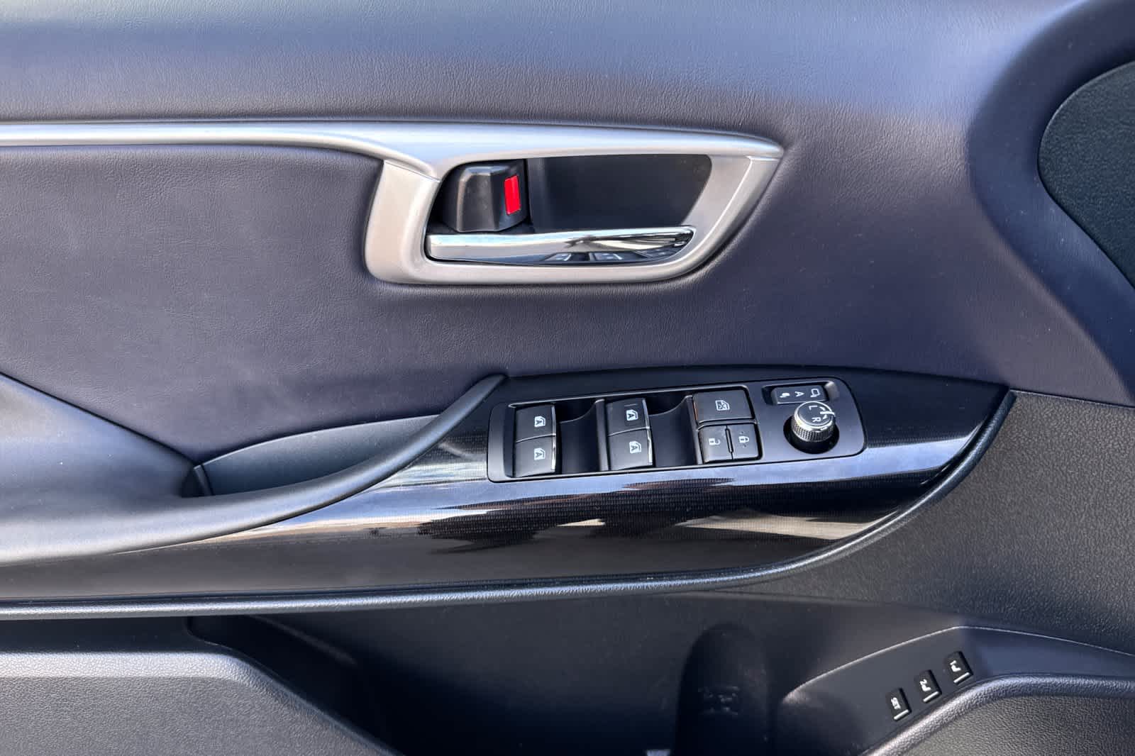 Thumbnail: 2018 Toyota Mirai - 12