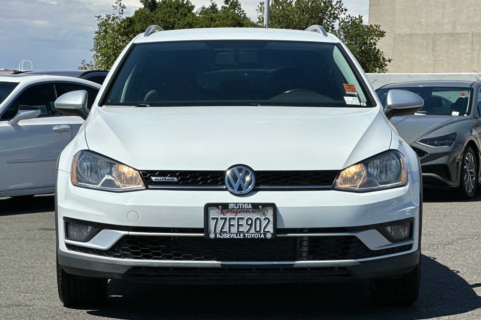 Thumbnail: 2017 Volkswagen Golf - 10