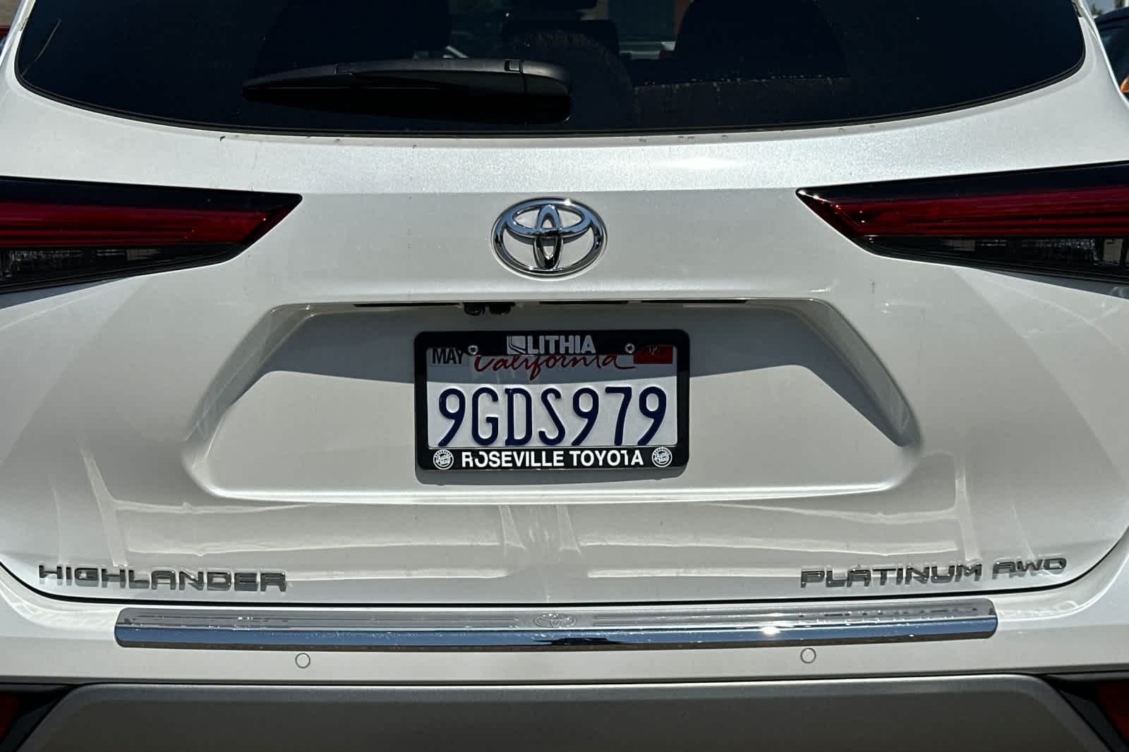 Thumbnail: 2023 Toyota Highlander - 16