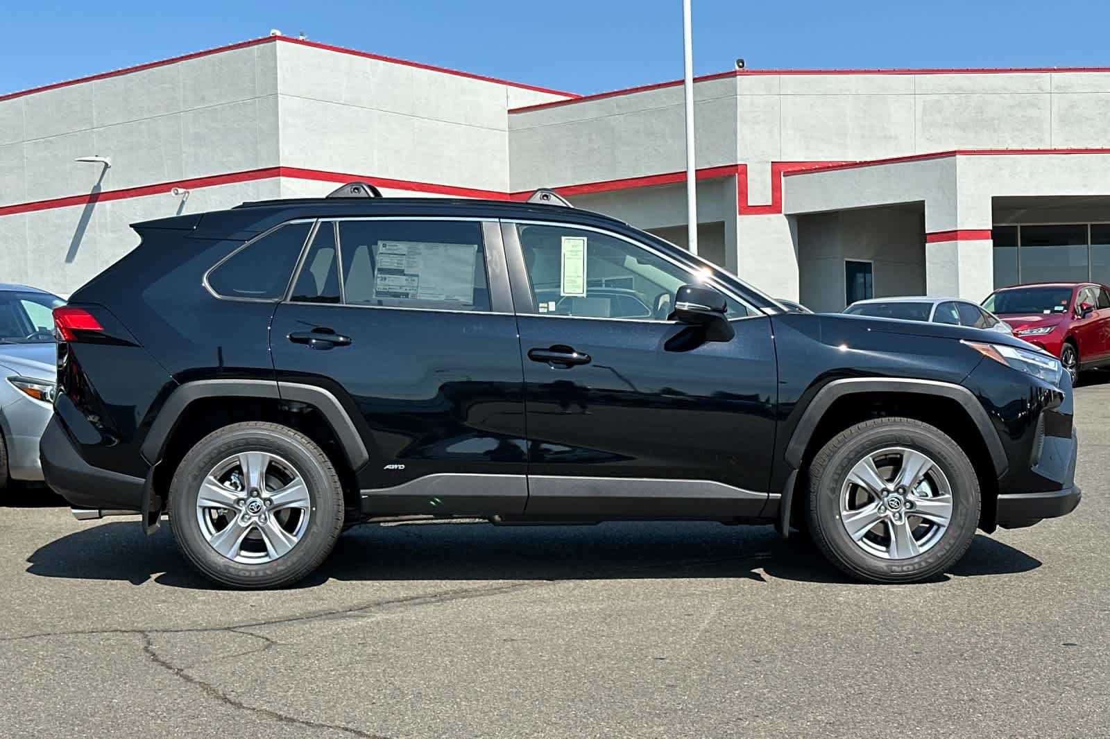 Thumbnail: 2025 Toyota RAV4 - 8