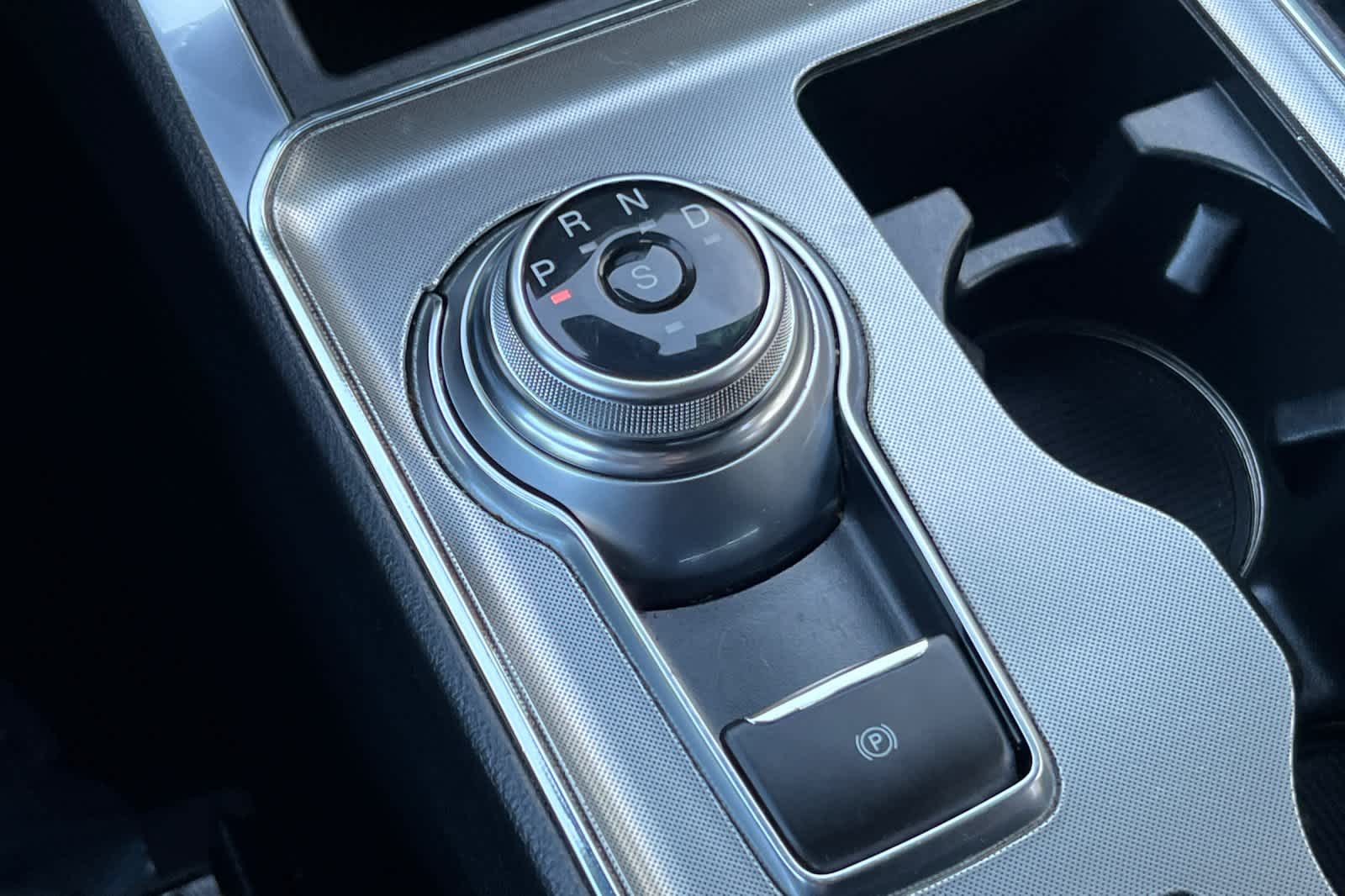 Thumbnail: 2022 Ford Edge - 24