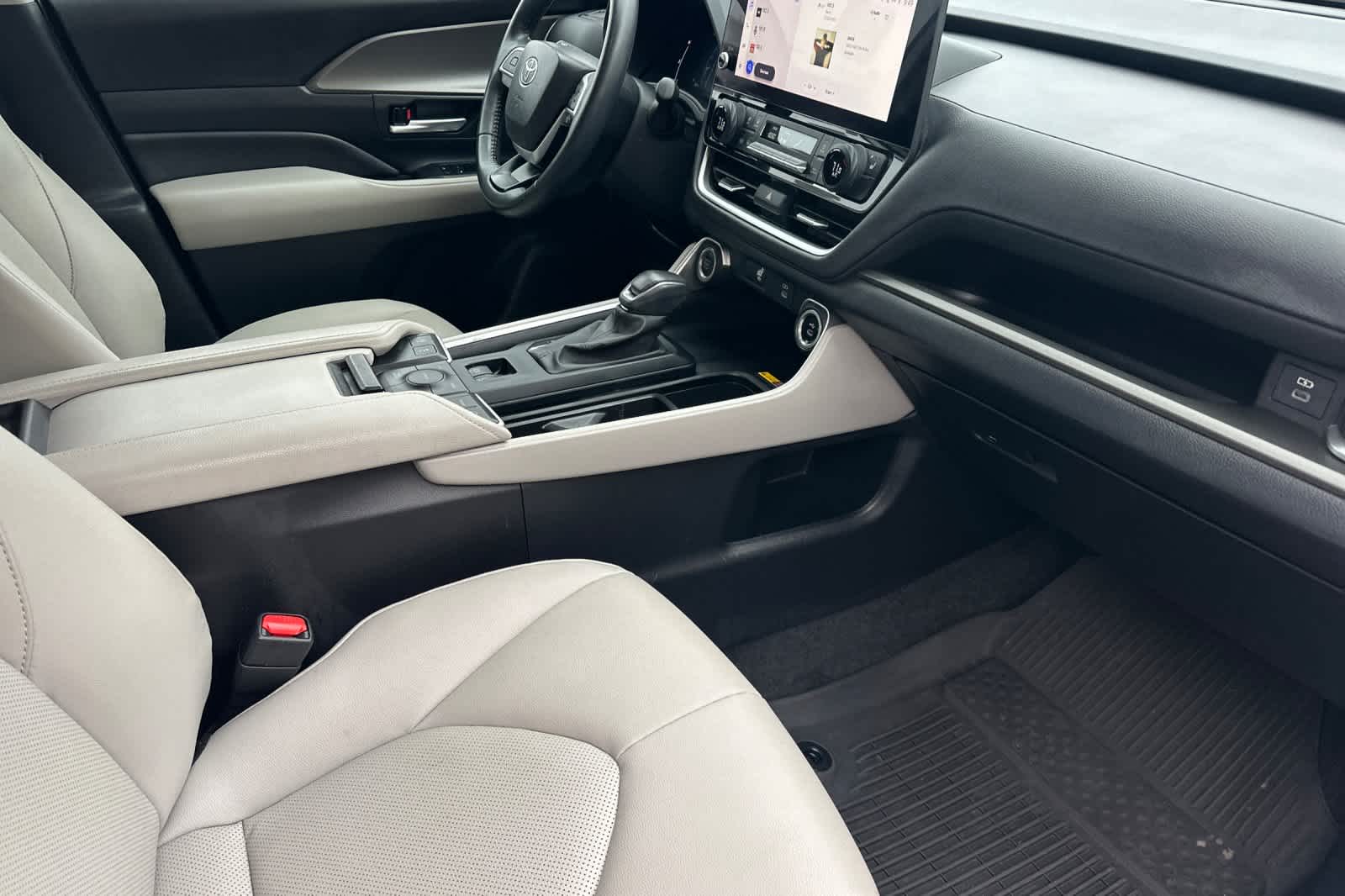 Thumbnail: 2024 Toyota Grand Highlander - 18