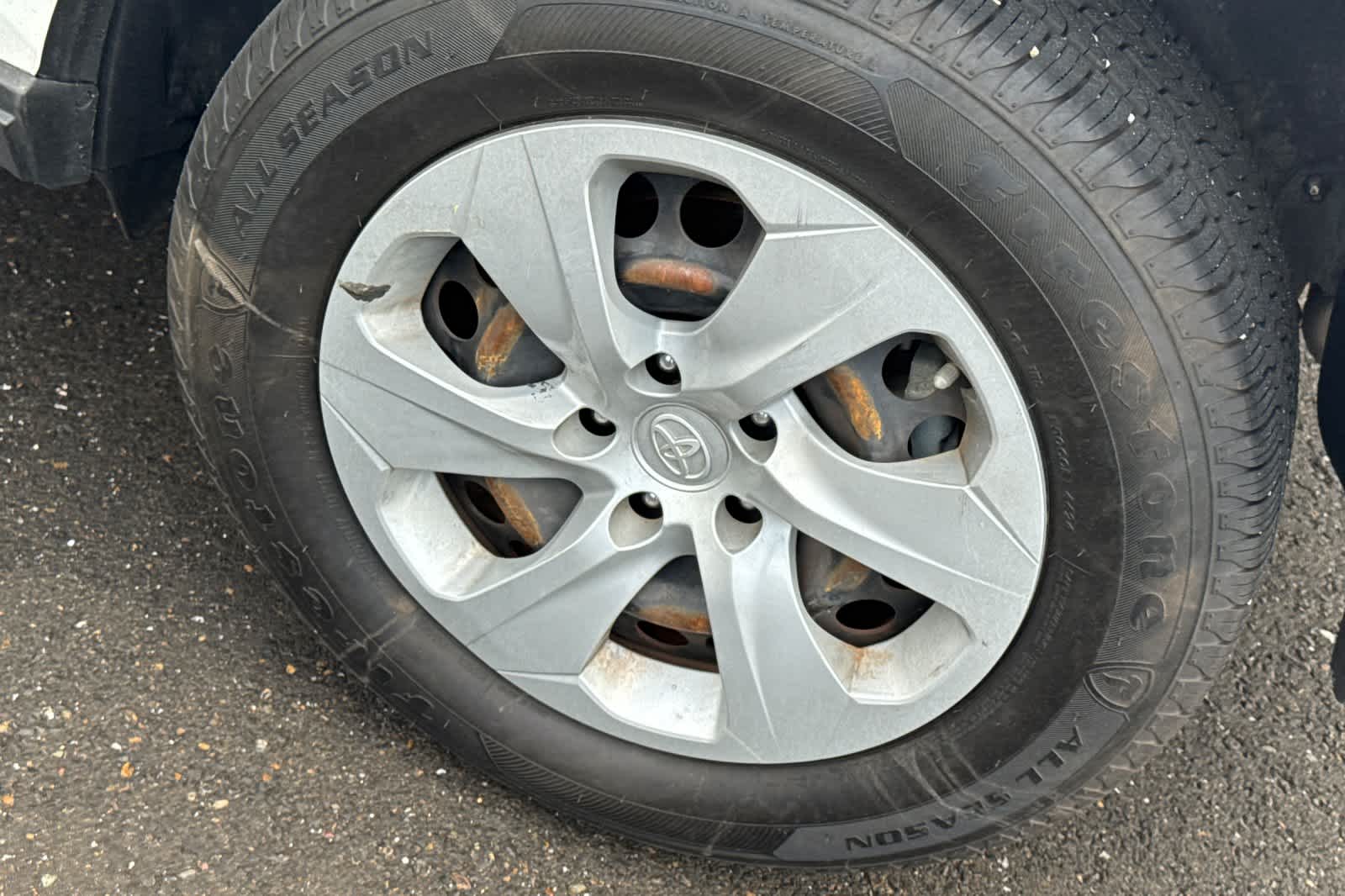 Thumbnail: 2019 Toyota RAV4 - 18