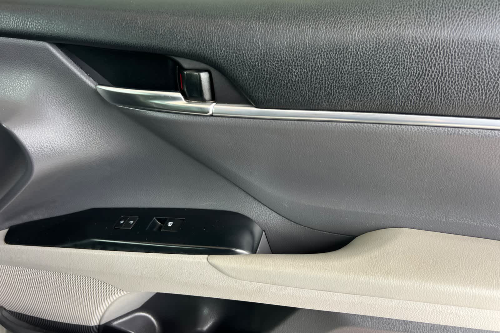 Thumbnail: 2018 Toyota Camry - 16