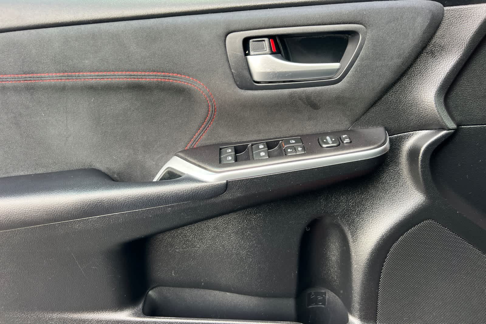 Thumbnail: 2017 Toyota Camry - 12