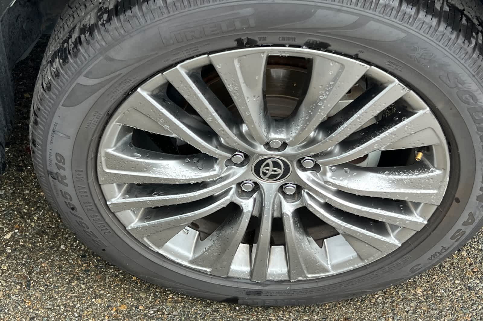 Thumbnail: 2021 Toyota Venza - 12