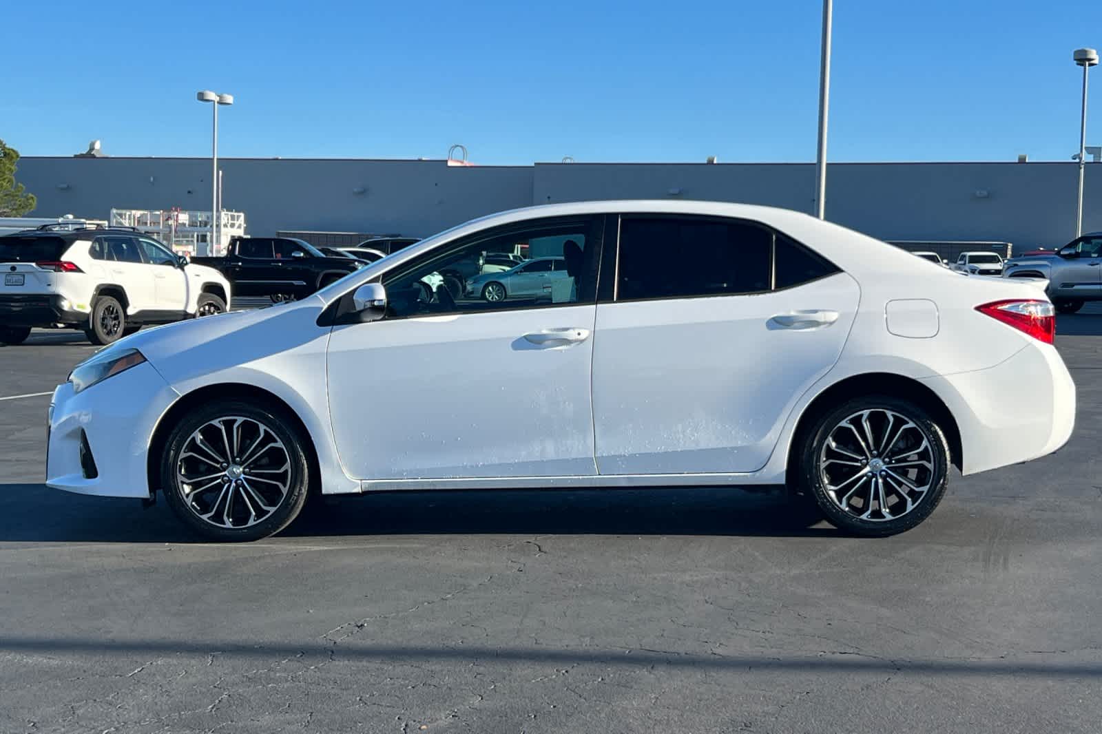Thumbnail: 2015 Toyota Corolla - 9