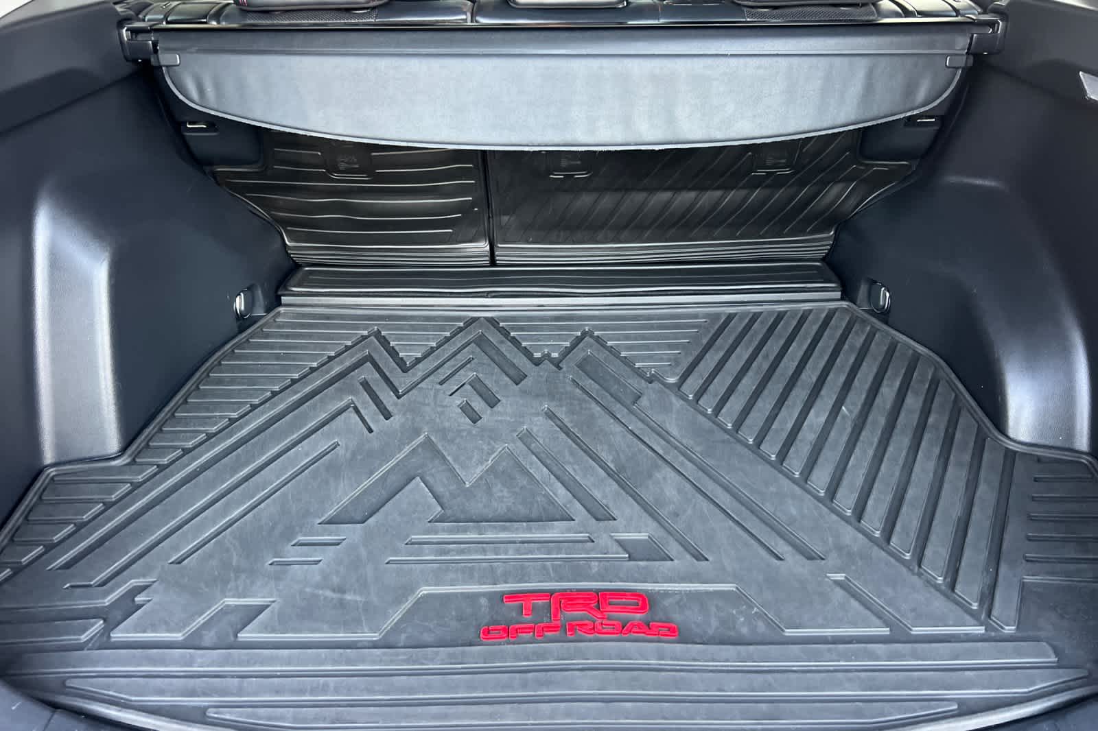 Thumbnail: 2020 Toyota RAV4 - 16